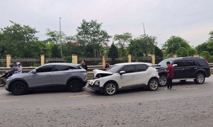 Clip: Tai nạn liên hoàn, Ford Everest giúp chứng minh VinFast VF 5 hay Herio Green cứng hơn