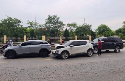 Clip: Tai nạn liên hoàn, Ford Everest giúp chứng minh VinFast VF 5 hay Herio Green cứng hơn