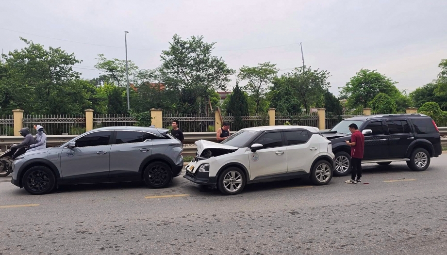 Clip: Tai nạn liên hoàn, Ford Everest giúp chứng minh VinFast VF 5 hay Herio Green cứng hơn