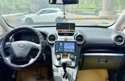 Về N khi đèn đỏ có ảnh hưởng gì đến hộp số Kia Carens không?
