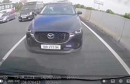 Clip TNGT: Mazda CX-5 liên tiếp bị đóng vào đuôi vì lỗi thường gặp - Không duy trì khoảng cách an toàn.