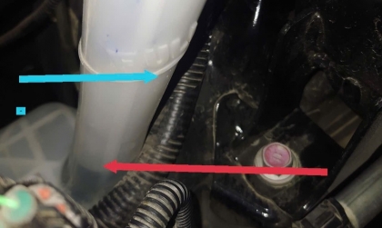 Các cụ cho hỏi về nước rửa kính của Toyota Vios