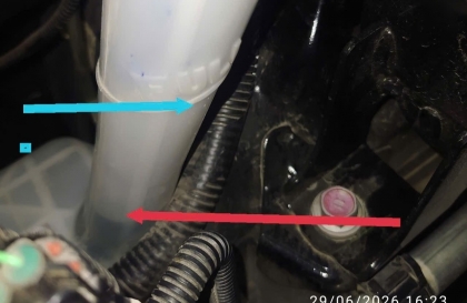 Các cụ cho hỏi về nước rửa kính của Toyota Vios