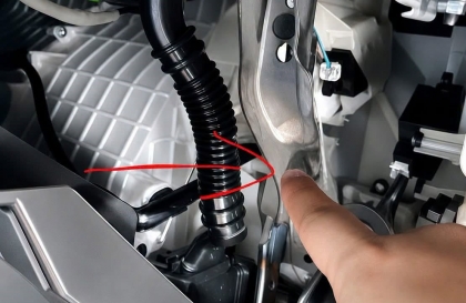 Suzuki Ertiga bị kêu quanh taplo có phải do ống gió này?