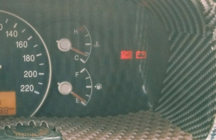 Đồng hồ xe Kia Carens báo lỗi thế này là sao thế?