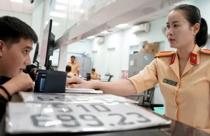 Chính phủ miễn lệ phí trước bạ mô tô, cấp đổi GPLX, giảm 50% lệ phí trước bạ ô tô từ nay đến 28/2/2027