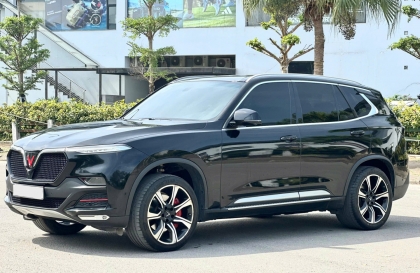 Có cần phải thay màn hình xe Lux SA khi sửa lỗ lrng chân jack khóa cửa không?