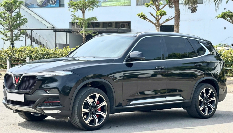 Có cần phải thay màn hình xe Lux SA khi sửa lỗ lrng chân jack khóa cửa không?