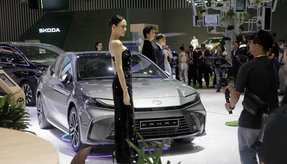 Toyota Việt Nam: Bỏ Alatis, giữ lại Camry HEV, gia tăng ưu đãi trong tháng 7/2026