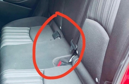 Ghế sau của Mazda 2 bị cấn chỗ này thì nên khắc phục sao?