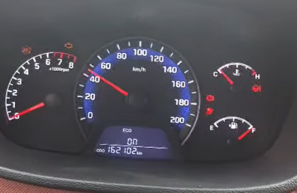 Đồng hồ xe Hyundai i10 hiện loạt cảnh báo là gì lỗi gì?