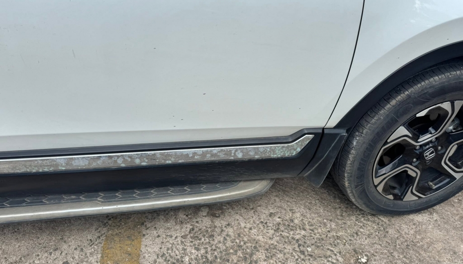 Xin hướng khắc phục chỗ ốp chân Honda CRV bị gỉ thế này