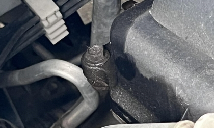 Xe Xpander bị rỉ nhớt chỗ này là sao thế?