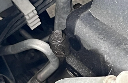 Xe Xpander bị rỉ nhớt chỗ này là sao thế?