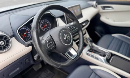 Tay lái xe MG ZS kêu khi đánh lái nguội có sao không?