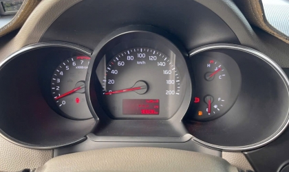 Kia Morning báo đèn sau khi đổ xăng là sao nhỉ?