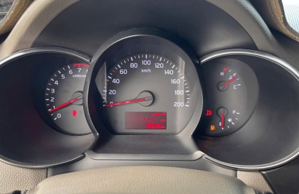 Kia Morning báo đèn sau khi đổ xăng là sao nhỉ?