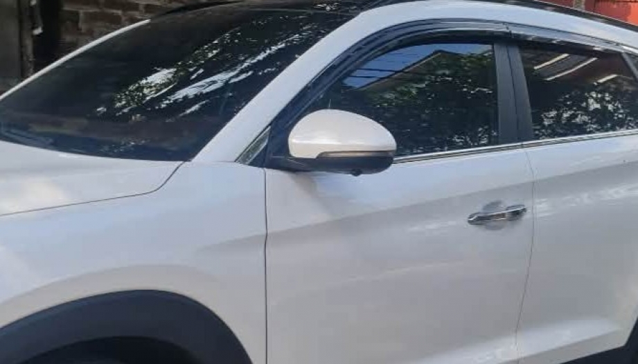 Hyundai Tucson không cụp được gương là sao thế các bác?
