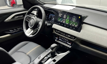 Xin các bác tư vấn về màn hình đồng hồ xe Xforce