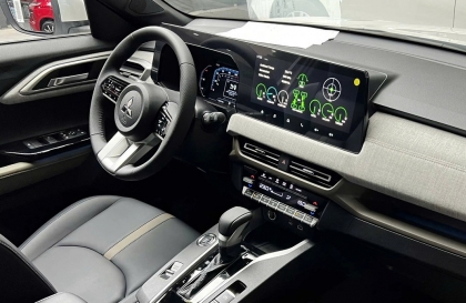 Xin các bác tư vấn về màn hình đồng hồ xe Xforce
