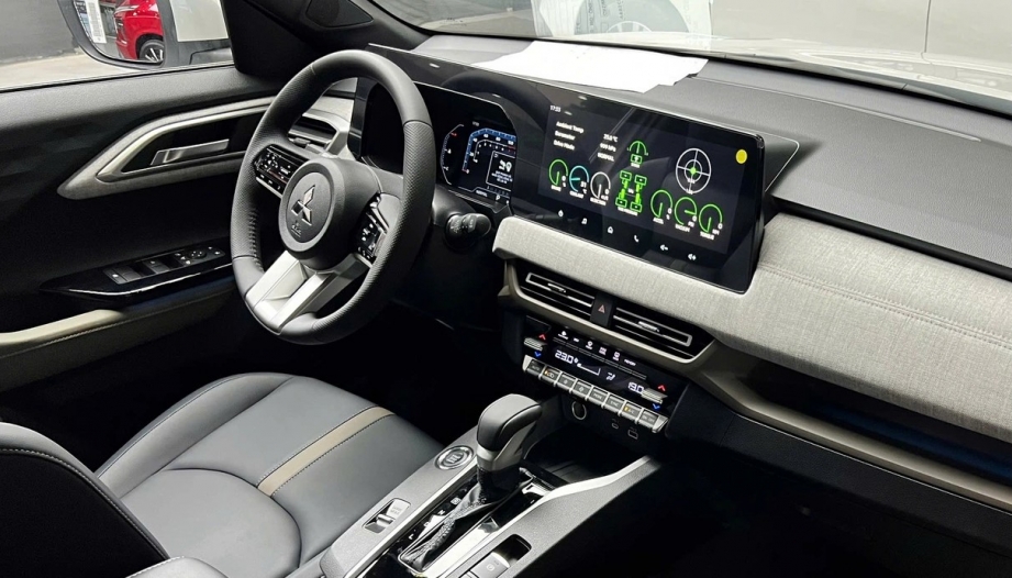 Xin các bác tư vấn về màn hình đồng hồ xe Xforce