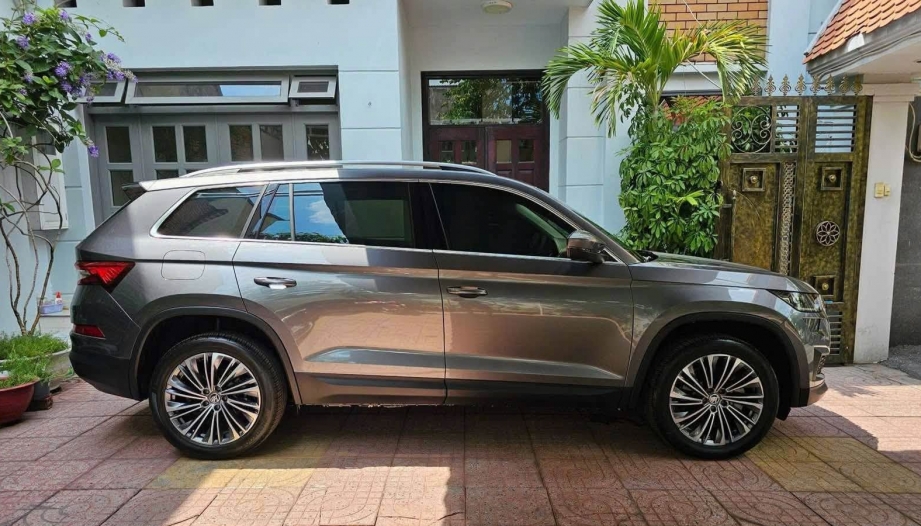 Xe Kushaq bị mờ kính thì phải xử lý sao?