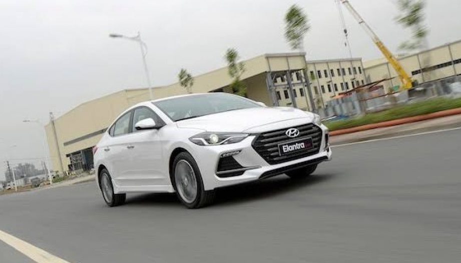 Vì sao Elantra của em dạo này toàn mùi xăng?