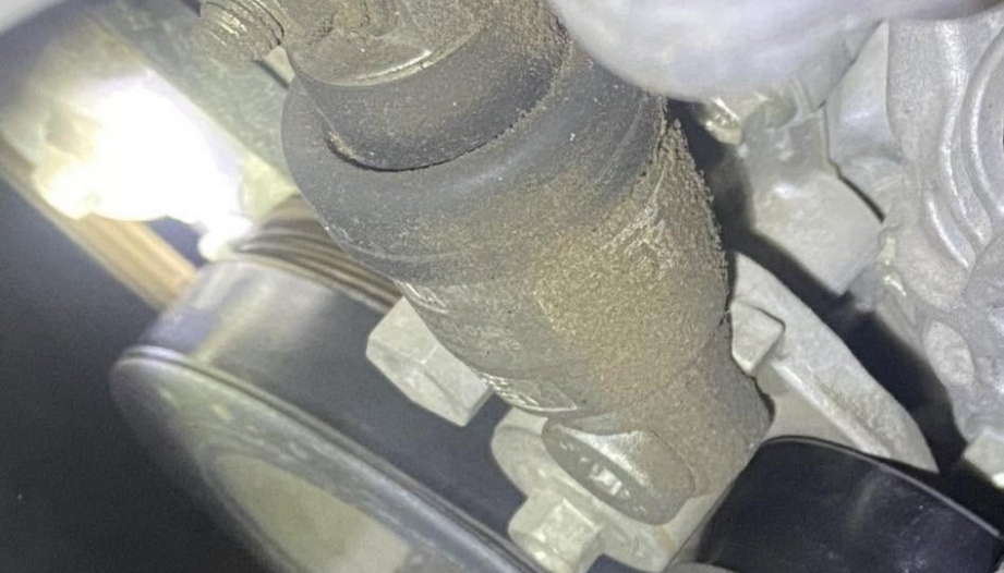 Thụt xe Mazda3 bị chảy dầu có sửa được không các bác?