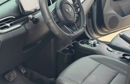 Xin cách khắc phục xe Vinfast vf5 bị trôi khi kéo phanh tay?