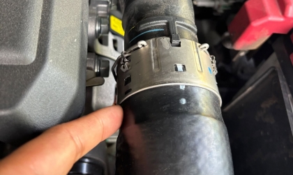 Các bác cho hỏi xe Triton bị xì nhớt chỗ này là thế nào?