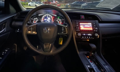 Sao máy lạnh Honda Civic chỉ ra gió thế ạ?