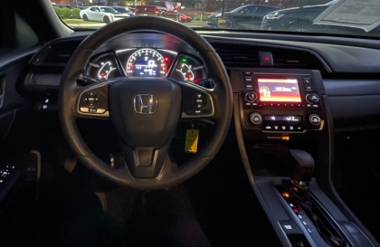 Sao máy lạnh Honda Civic chỉ ra gió thế ạ?