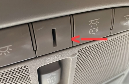 Nissan X-trail bị thấm nước mưa vào các nút này do đâu?