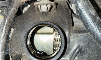 Suzuki Ertiga kêu lạch cạch ở đầu xe khi mới nổ máy là bị sao thế ạ?
