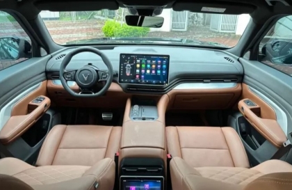 Khoang lái xe Vf9 có tiếng rí rí khó chịu do đâu thế các bác?