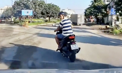 Clip: Không hiểu mấy ông đi xe ra đường hơi tý là đòi 