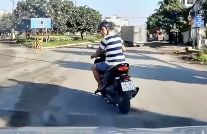 Clip: Không hiểu mấy ông đi xe ra đường hơi tý là đòi 