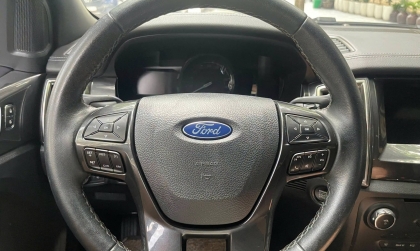 Xe Everest của em bị mọt ăn à các bác?