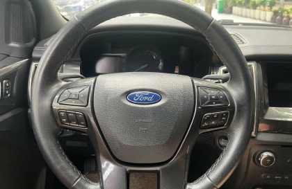 Xe Everest của em bị mọt ăn à các bác?