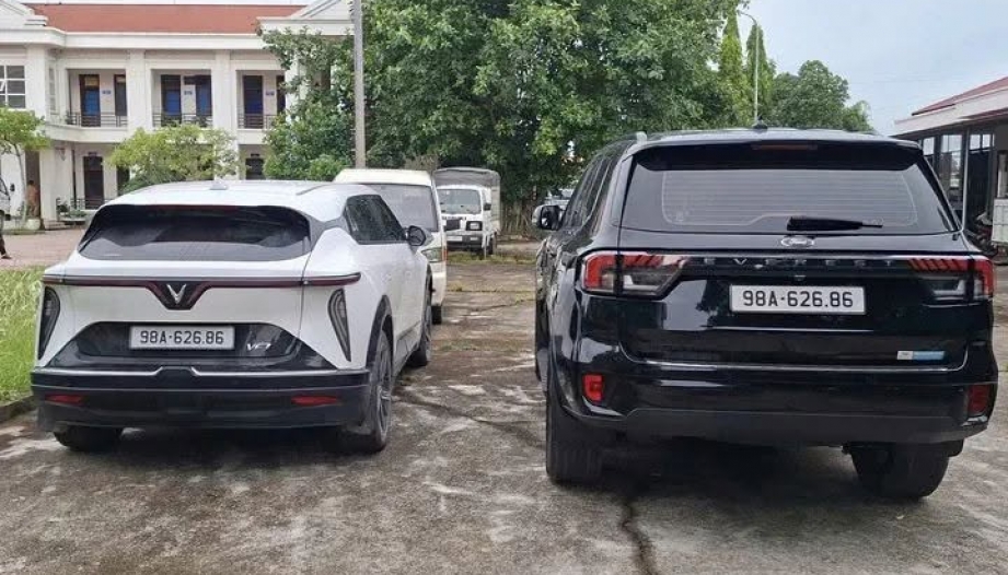 Ý thức Giao thông: Cái kết đắng khi tài xế VinFast VF 7 đeo biển số của Ford Everest chạy tung tăng trên đường