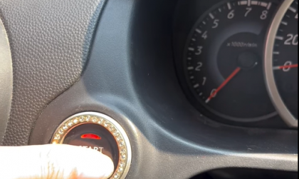 Mitsubishi Attrage không đề nổ lên là bị sao các bác?