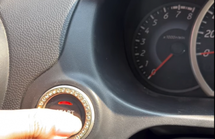 Mitsubishi Attrage không đề nổ lên là bị sao các bác?