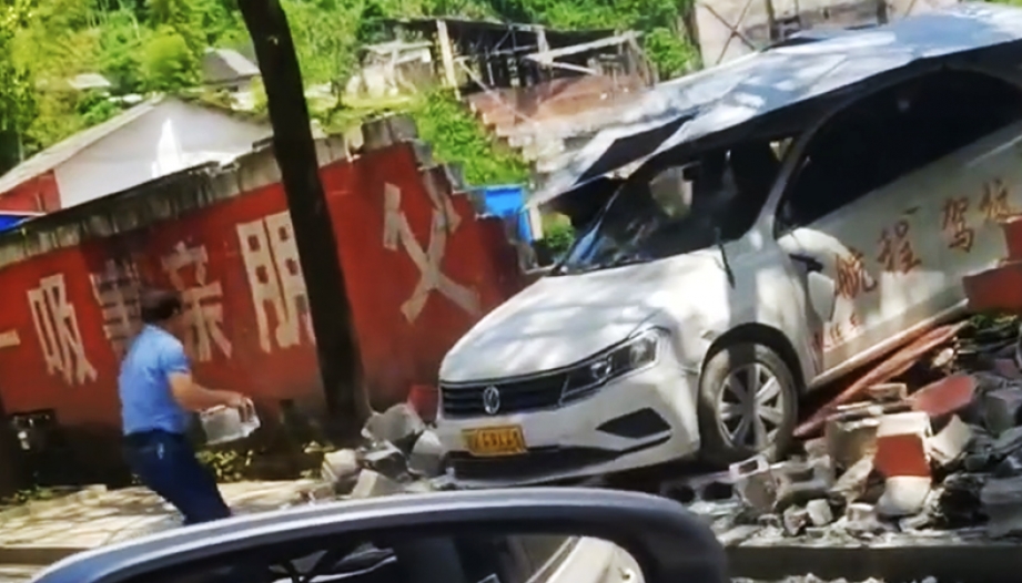  Clip: Cuối tuần ngó sang xem các bạn Trung Quốc học lái xe (P.2)