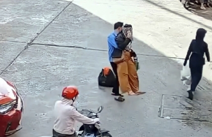 Clip: Gấu nhà bác nào, ra bê về này..., tắc hết đường bây giờ