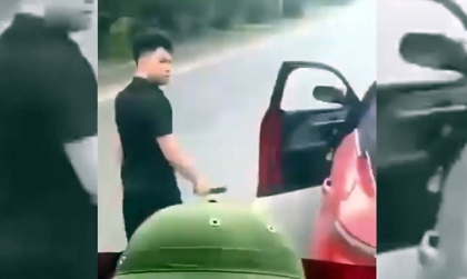 Clip: Thanh niên dám vác gậy ra hành hung người khác thế mà lại sợ cái điện thoại...
