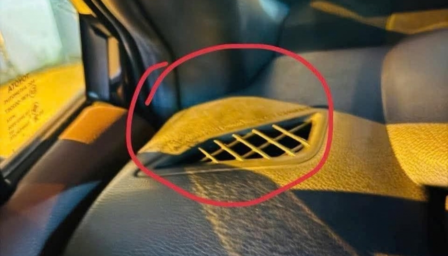 Có bác nào đi Toyota Corolla Cross bị kêu ở táp-lô không?