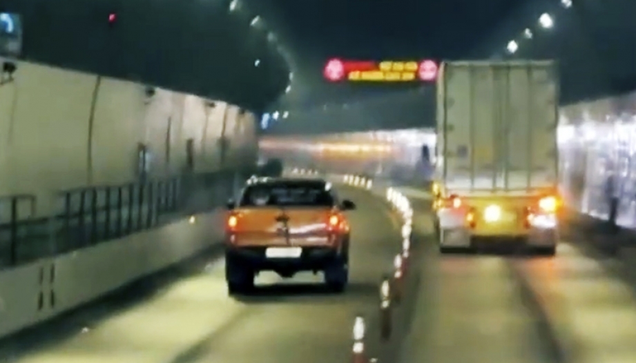  Clip: Các bác nhìn hộ có phải thanh niên chạy Ford Ranger này có 