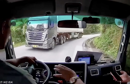 Clip TNGT: Tý nữa thì toang cả thày lẫn trò