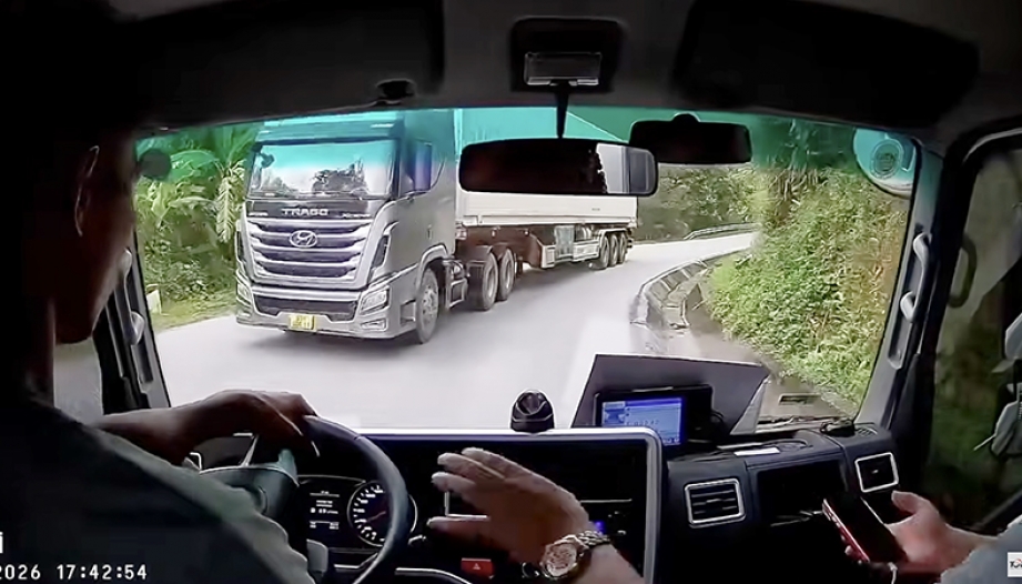 Clip TNGT: Tý nữa thì toang cả thày lẫn trò