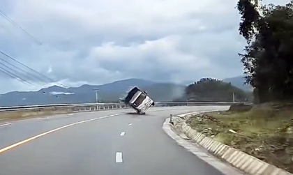  Clip TNGT: Nói thật đi, tình huống này các bác gọi tên ai???